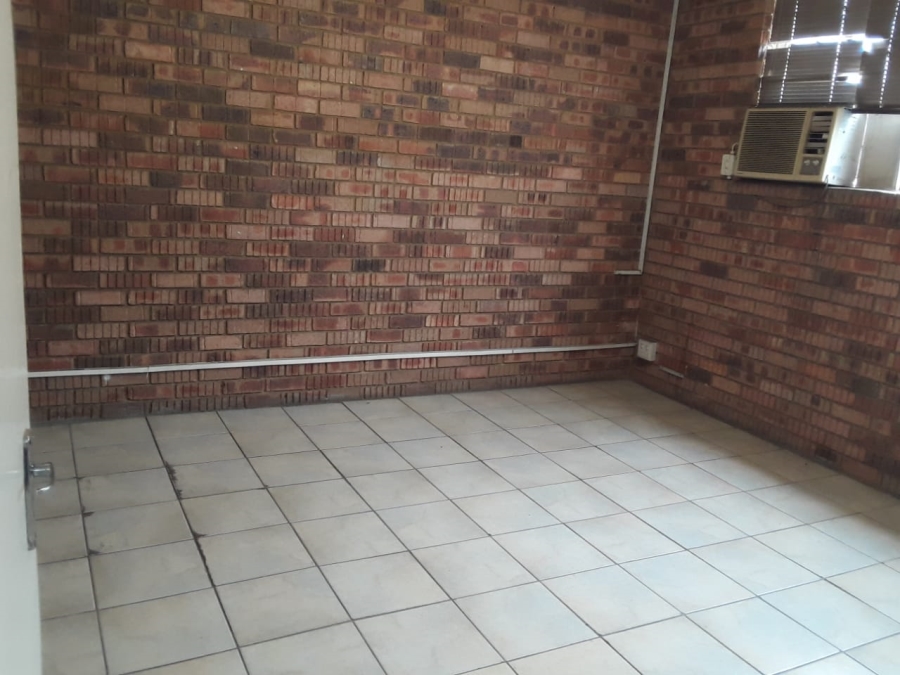 To Let commercial Property for Rent in Oos Einde North West